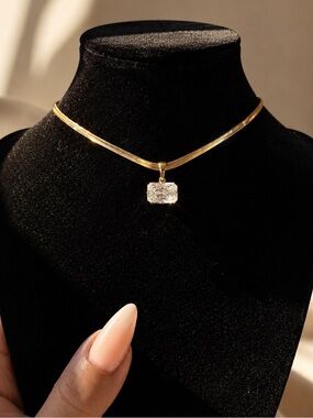 Gold Pendant Necklace